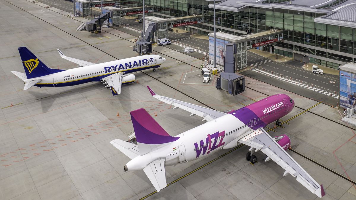 samolot, samoloty, lotnisko, ryanair, ryan air, wizzair, wizz air, lotnictwo, podróże, urlop, wakacje, turystyka