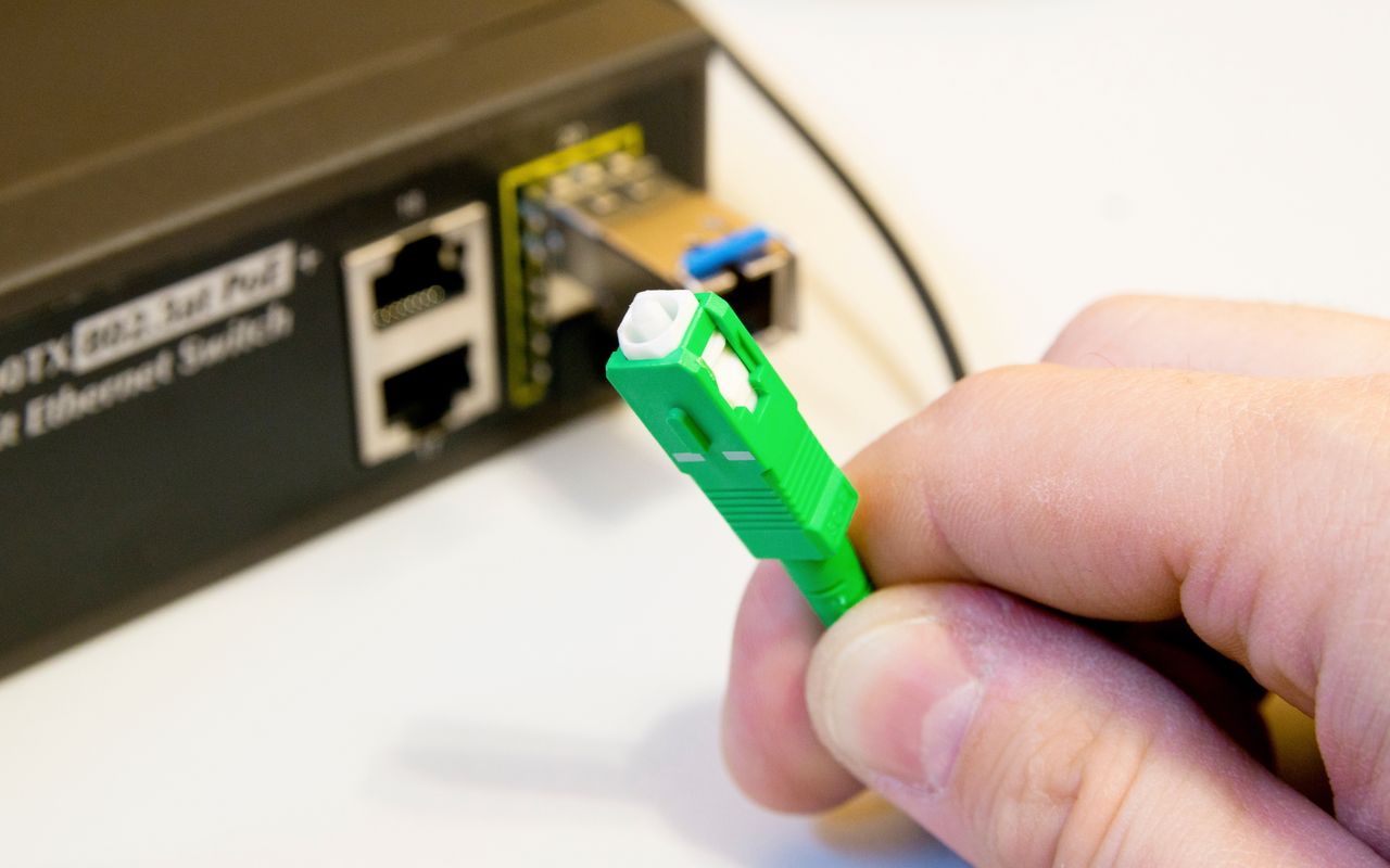 Jak uzyskać przyłączenie do internetu światłowodowego?