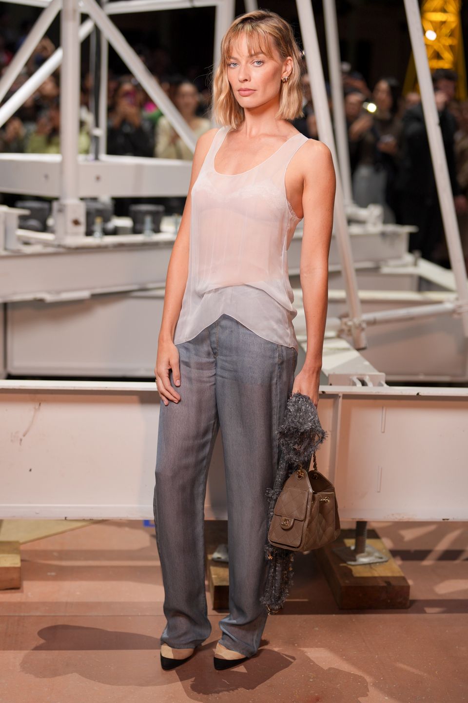 Margot Robbie na pokazie Chanel w Paryżu