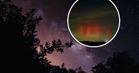 Alert zorzowy nad Polską. Niebo rozbłysło kolorami, sieć zalały zdjęcia