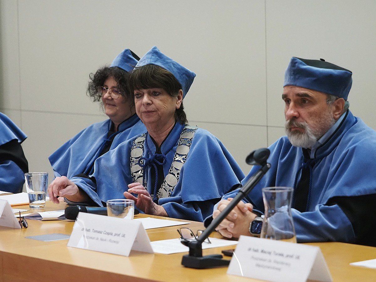 Gala trwała od godziny 11:00 do 13:00.