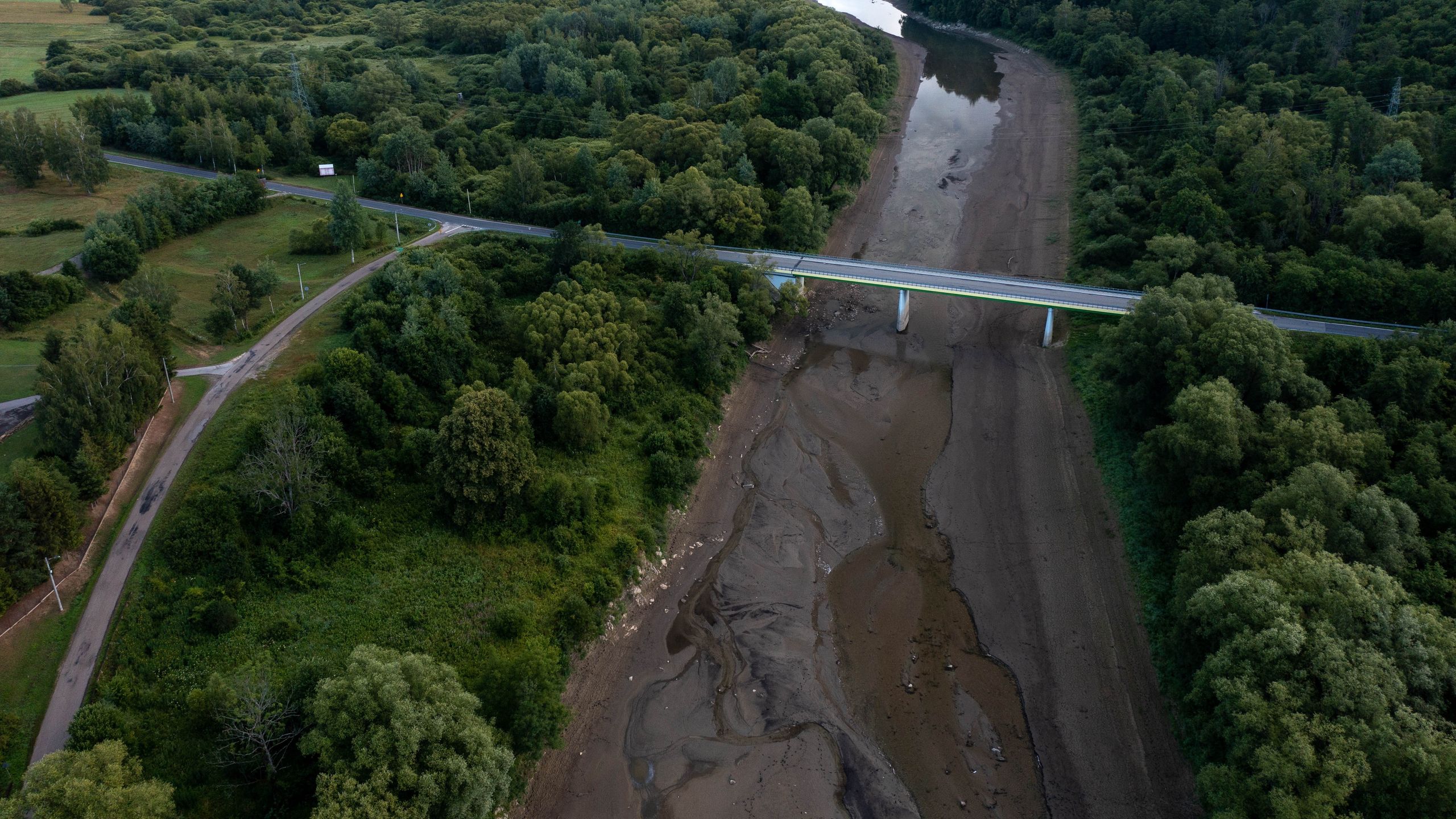 Niski poziom Sanu na Podkarpaciu