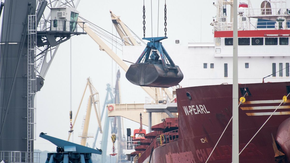 Prze?adunek w?gla w gda?skim porcie
10.09.2022 Gdansk Port Halda wegla 
Fot. Wojciech Strozyk/REPORTER
Wojciech Strozyk/REPORTER