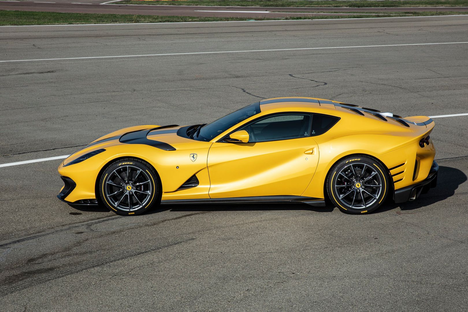 Ferrari 812 Competizione (2021)