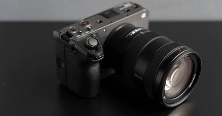 Czy pojawi się pełnokaltkowy aparat Sony dla wlogerów? Wygląda na to, że tak i to całkiem niedługo