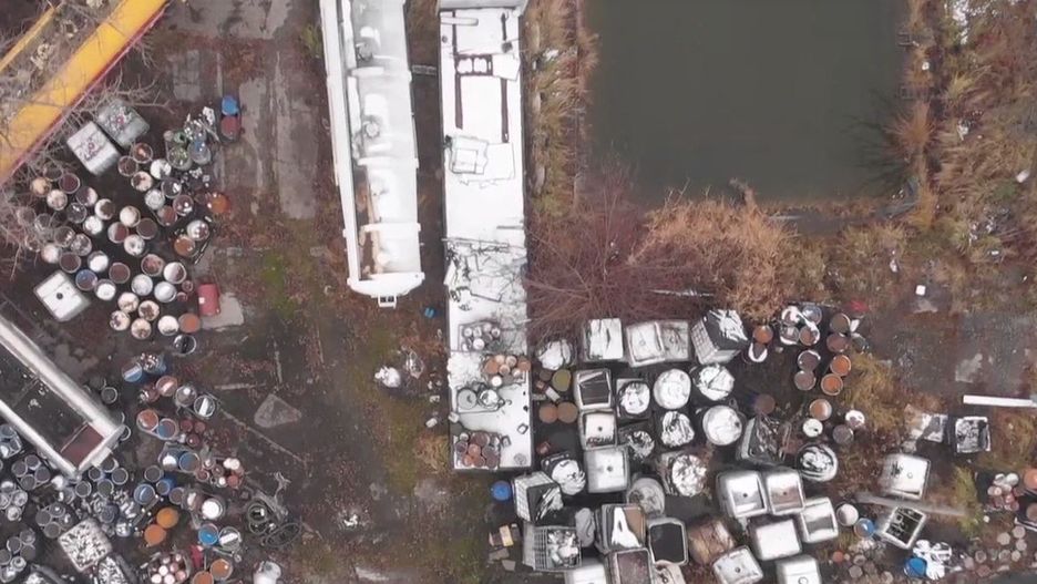 Śląskie. Do końca roku zostanie usuniętych ponad 360 ton niebezpiecznych odpadów porzuconych w Bytomiu Łagiewnikach.