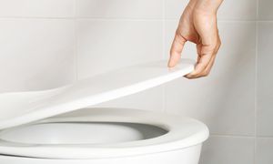 Naturalny sposób na brzydki zapach z WC. Błyskawiczny efekt