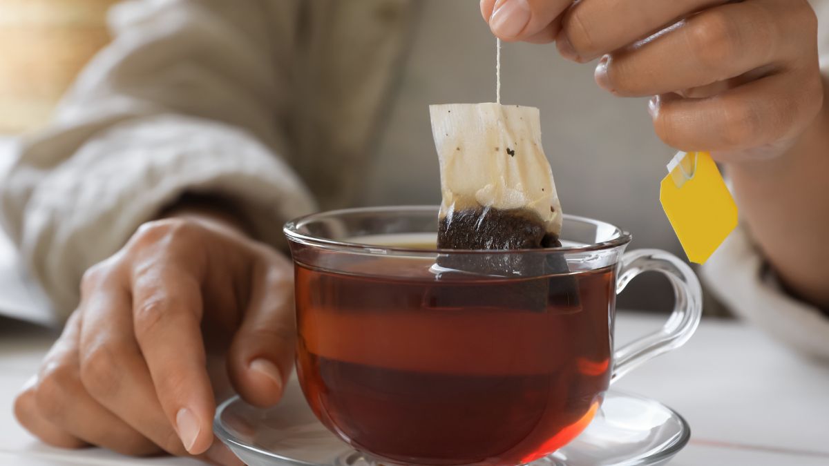 Ile powinno się parzyć herbatę? 