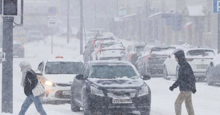 Potężna śnieżyca w Moskwie. Paraliż na lotniskach
