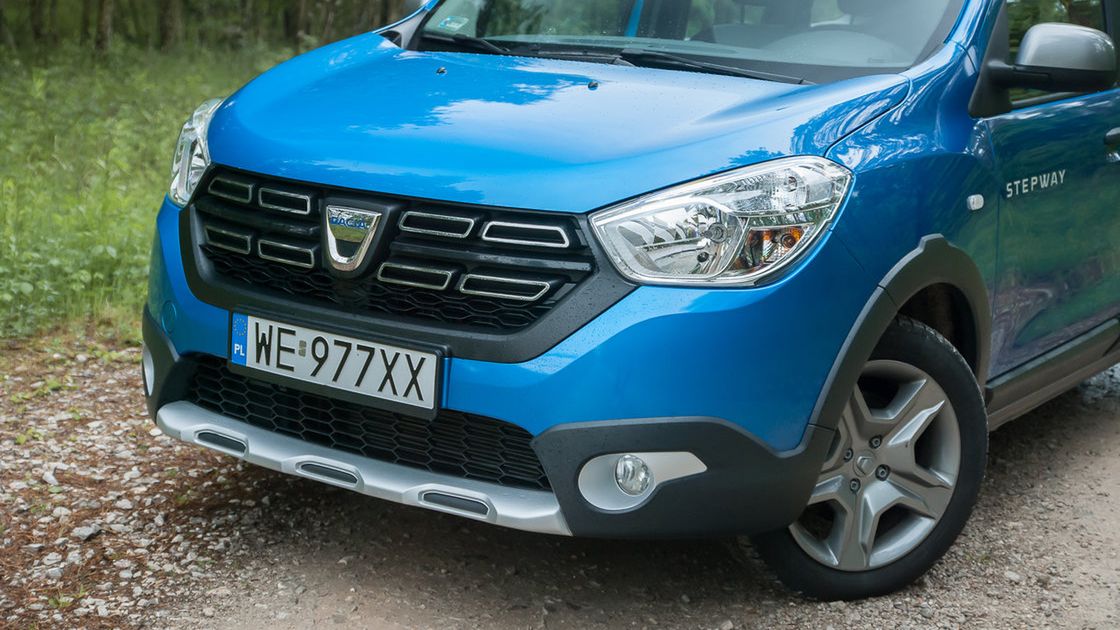 Nowe logo Dacii wygląda zdecydowanie lepiej.