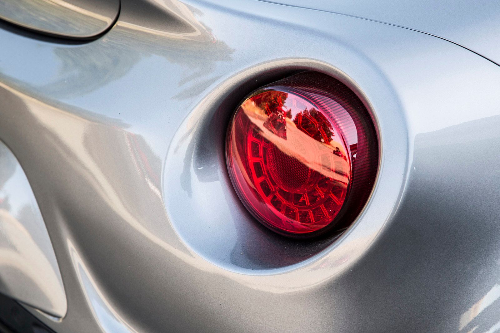 Alfa Romeo 4C w wersji na rynek amerykański w obszernej galerii zdjęć 40