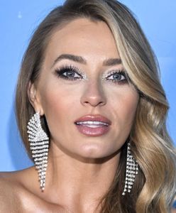 Marcelina Zawadzka w kadrze z pieskiem. Jednak uwagę przykuł jej głęboko wycięty top