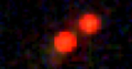 "Małe czerwone kropki" zaskoczyły astronomów. Webb pokazał niezwykłe pary