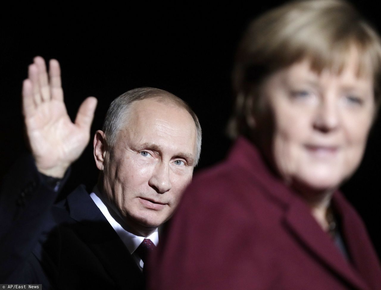 Szczyt przywódców Rosji, Ukrainy i Francji w Berlinie. Na zdjęciu Władimir Putin i Angela Merkel