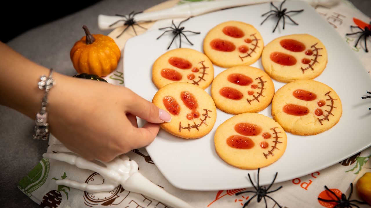 Kruche ciasteczka w halloweenowym wydaniu. Goście będą zachwyceni