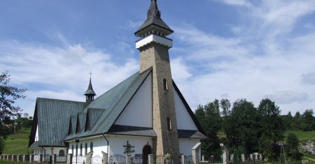 Wierni na wojnie z proboszczem. W tle pieniądze i niestosowne odzywki do dzieci