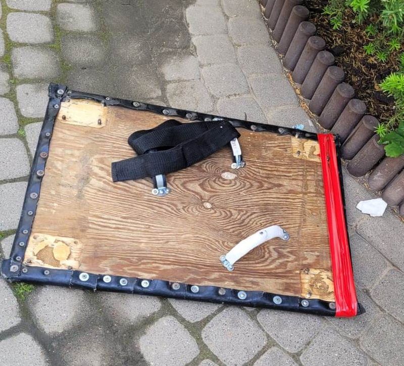 Fot. Licencjodawca. 39-latek wtargnął samochodem na teren sądu na Bemowie