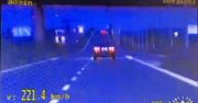 "Poganiał policjantów światłami" przy 221 km/h. Instant karma 28-latka