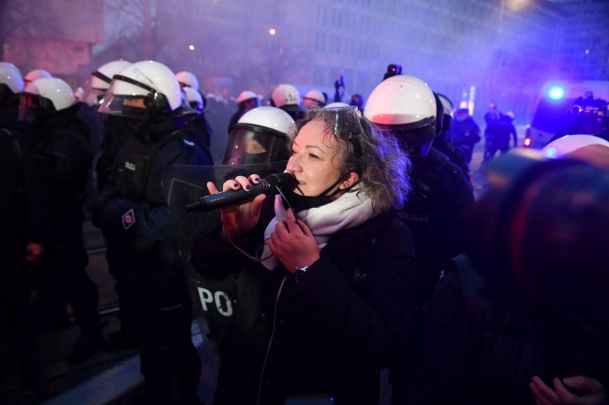 Warszawa. Liderka Ogólnopolskiego Strajku Kobiet Marta Lempart podczas demonstracji 