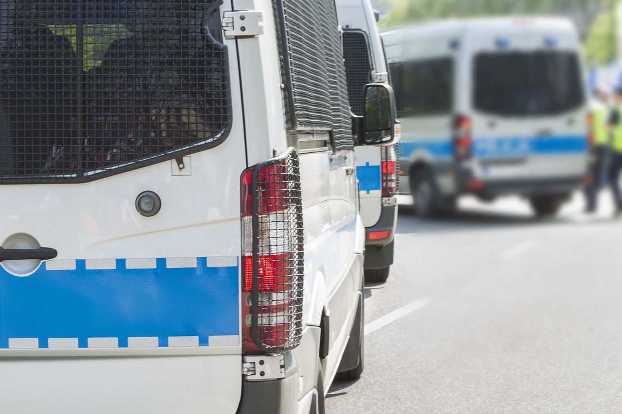 Zderzenie w kolumnie. Incydent z busami policji