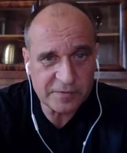 Paweł Kukiz namęczył się przy betonie. Wykonał ciężkie zadanie