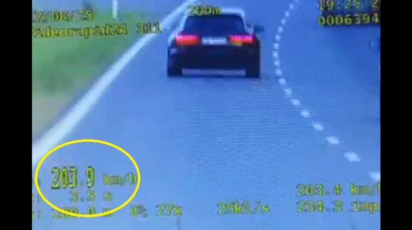 Kierowca audi pędził S17 z prędkością 203 km/h. Został ukarany mandatem i punktami karnymi