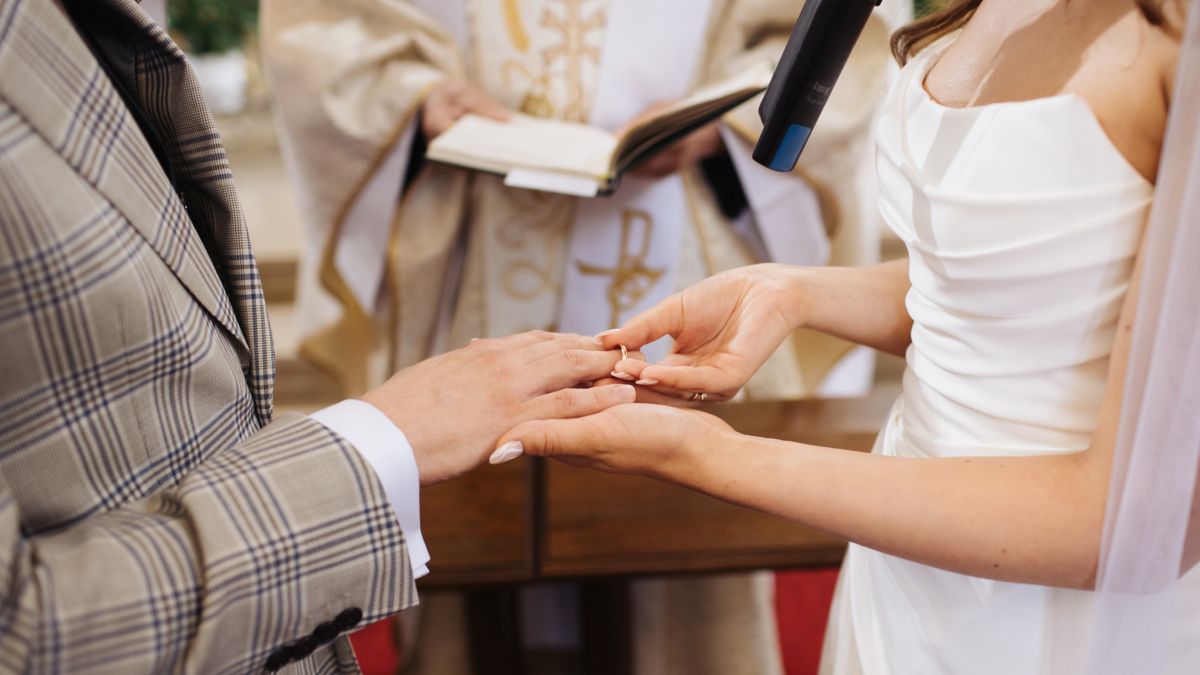 Polacy coraz mniej chętni do ślubu