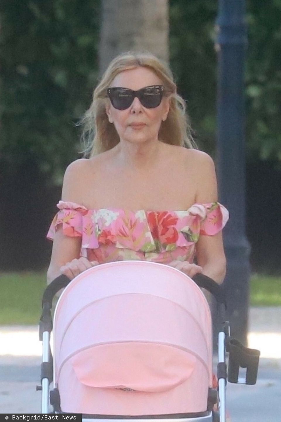 68-letnia Ana Obregón spaceruje z córką po Miami