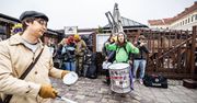 Kolejny protest na Kazimierzu w Krakowie. Przyszli na kiermasz w Starej Zajezdni