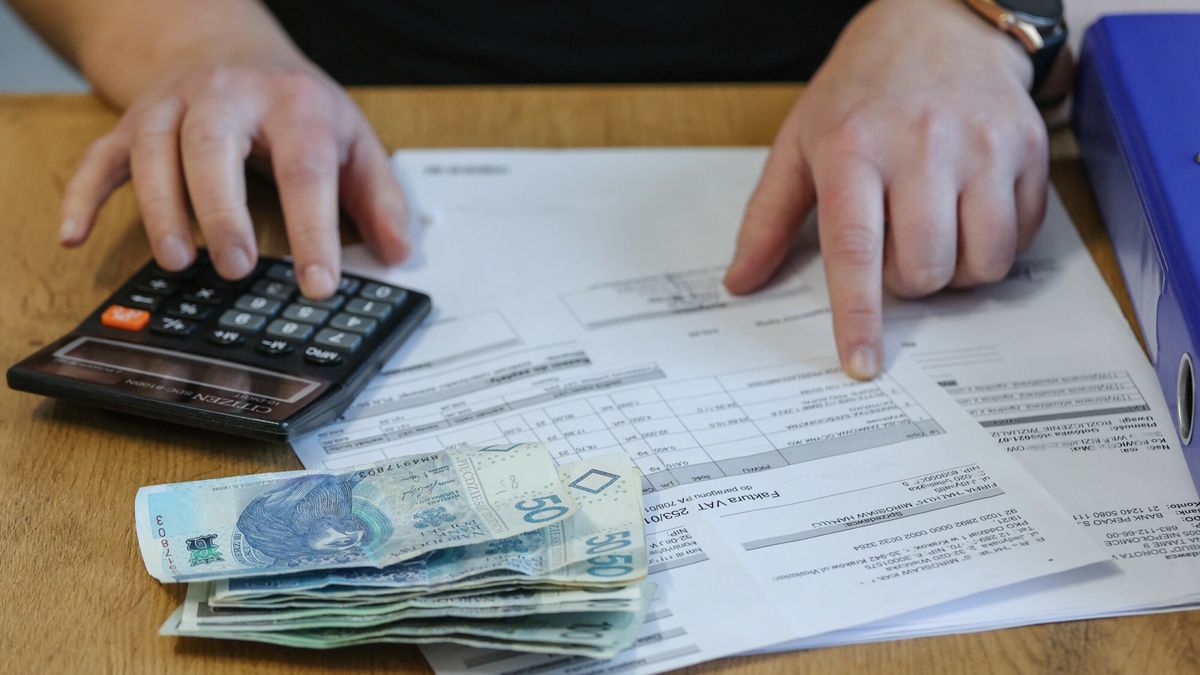 Reporter archiwum 2025 02
02.2025. Krakow. Banknoty Zloty Polski, faktury. fot. Mateusz Kotowicz/REPORTER
Mateusz Kotowicz/REPORTER