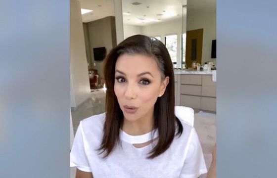 Eva Longoria uczy, jak ufarbować samodzielnie włosy w reklamie L’Oreal (wideo)