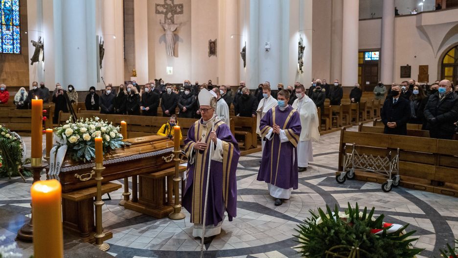Śląsk. Msza święta żałobna w intencji zmarłego lekarza i naukowca, byłego rektora Śląskiej Akademii Medycznej prof. Franciszka Kokota w Archikatedrze Chrystusa Króla w Katowicach.