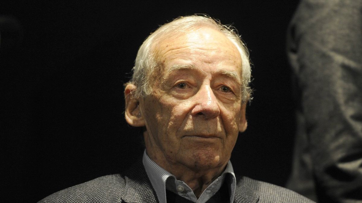 Andrzej Paczkowski spocznie na Powązkach.