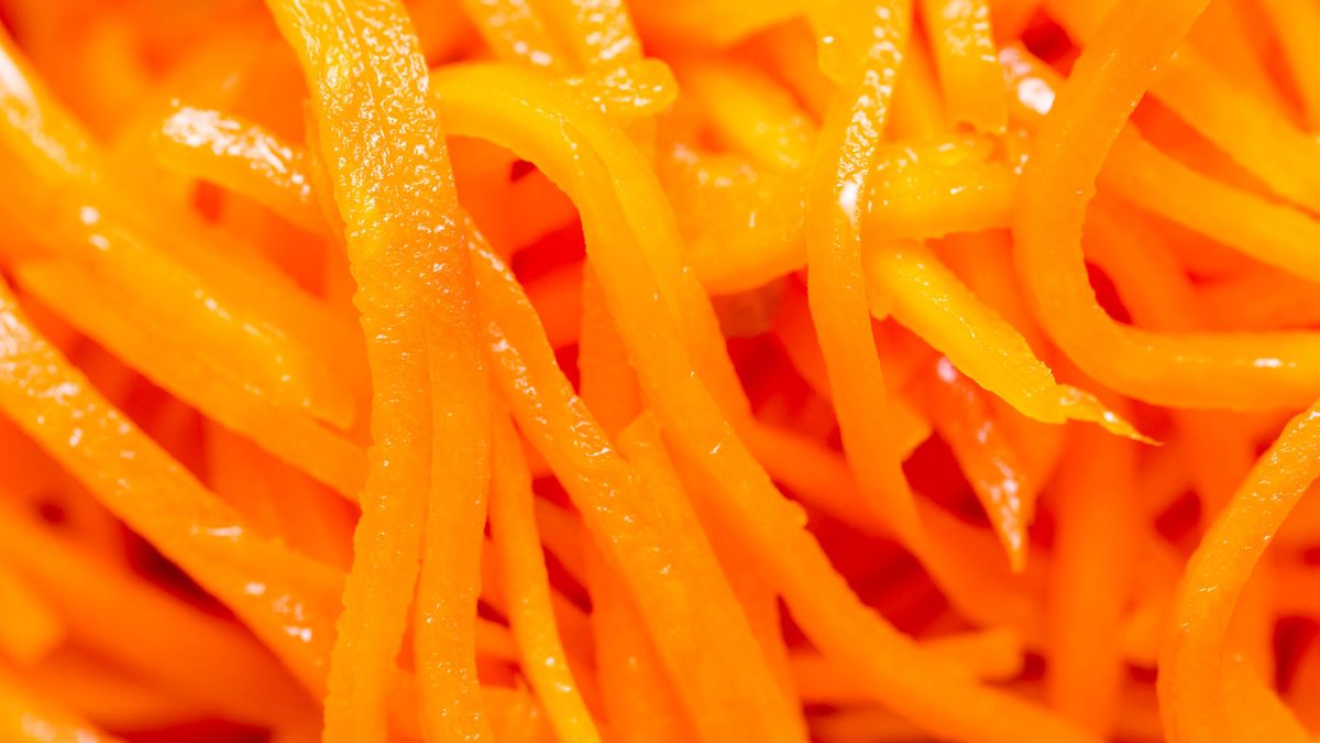 Sok z marchwi ma wiele witamin