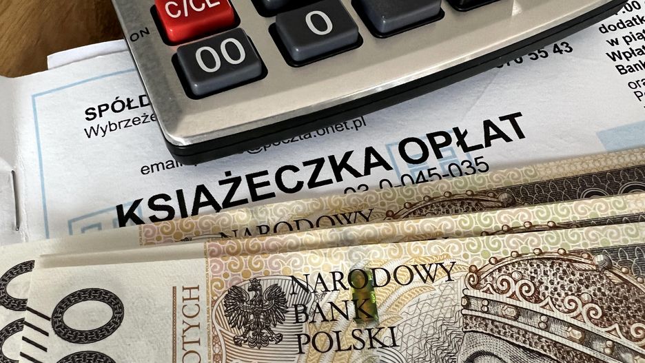 banknoty i monety
Darek Delmanowicz
banknoty, czynsz, drobne, ekonomia, finanse, got�wka, ilustracja, ilustracje, kasa, komorne, ksi�zeczka op�at, kwoty, narodowy bank polski, nbp, op�aty, pieni�dze, pln, podwy�ki, powrzechnego obiegu, procentowe, rachunki, rozliczenia, RP, stopy, wyemitowane, z�ote, z�ot�wka, z�ot�wki, z�otych, znakami pieni�nymi, znaki pieni�ne