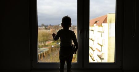 Szokujące ustalenia. Gwałciła syna i sprzedawała nagrania w sieci