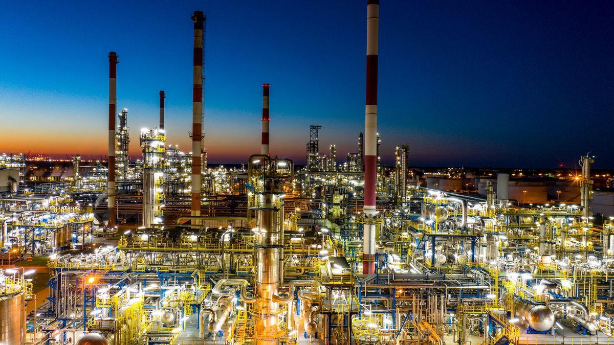 Grupa Lotos S.A. Rafineria ropy naftowej w Gdańsku. 