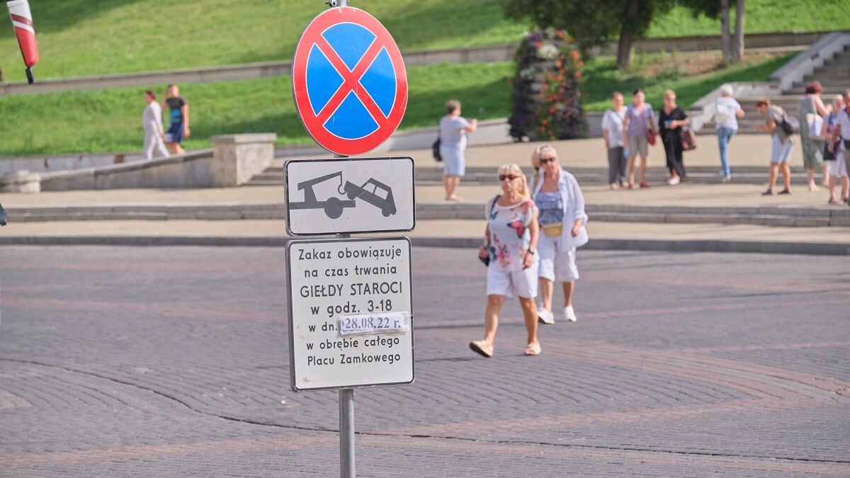 Zakaz parkowania na placu Zamkowym w związku z organizacją Giełdy Staroci w niedzielę 28 sierpnia