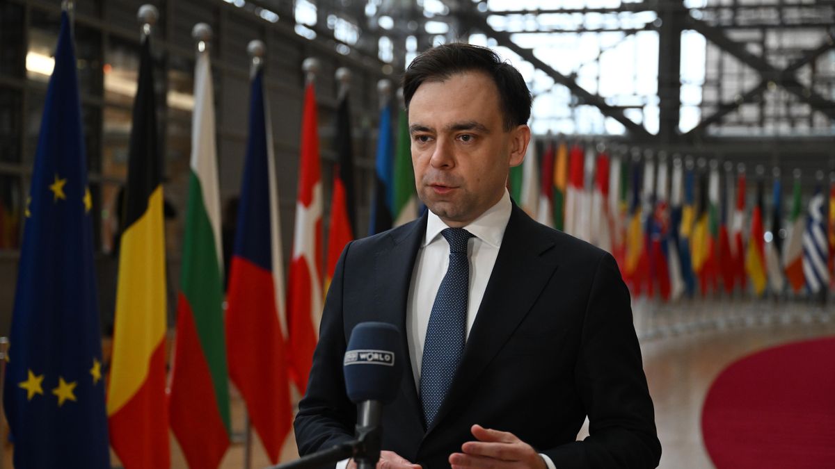 Andrzej Doma�ski
Bruksela, Belgia, 11.03.2025. Przewodnictwo Polski w Radzie UE. Minister finans�w Andrzej Doma�ski podczas wypowiedzi dla medi�w w Brukseli, 11 bm. Minister Doma�ski b�dzie przewodniczy� odbywaj�cemu si� w stolicy Belgii posiedzeniu ministr�w finans�w i ds. gospodarczych. (jm) PAP/Daniel Gnap
Daniel Gnap
EU, finanse, gospodarka, posiedzenie, UE, Unia Europejska, Polityk, Polityka, przewodzenie, finans�w, gospodarcze, wizyta zagraniczna