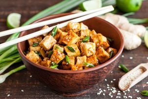 Chrupiące tofu w słodko-ostrej marynacie