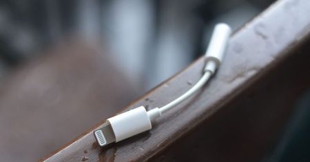 Nowy iPhone w zestawie z przejściówką - właśnie tak będzie wyglądać