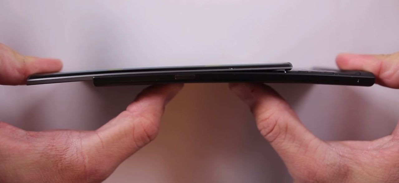 #wSkrócie: Surface Phone przyłapany w sieci oraz bend test BlackBerry Priv