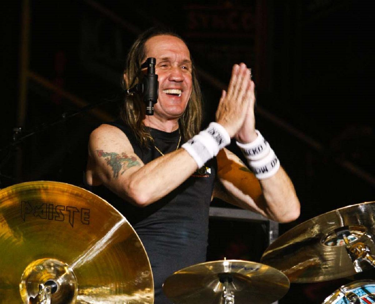 Perkusista Iron Maiden miał udar. Nicko McBrain został sparaliżowany