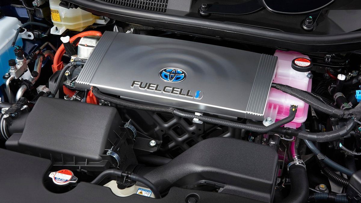 Ogniwa paliwowe zamieniają wodór na energię elektryczną, a ta napędza silnik elektryczny