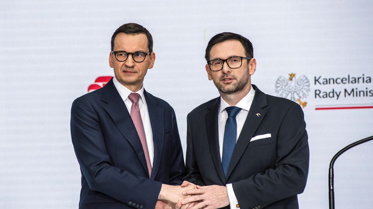 WARSAW, POLAND - 2023/04/17: Prime Minister Mateusz Morawiecki (L) and Daniel Obajtek (R), the President and CEO of the Polish Oil Company ORLEN shake hands at the press conference in Warsaw. Daniel Obajtek, the President and CEO of the Polish Oil Company ORLEN, announced the details of the planned investments in Small Modular Reactors (SMR) for Poland. For this purpose, the company Orlen Synthos Green Energy (OSGE) was established, supported by the Polish billionaire - Michal Solowow. OSGE will buy reactors from US-based GE Hitachi. (Photo by Attila Husejnow/SOPA Images/LightRocket via Getty Images)