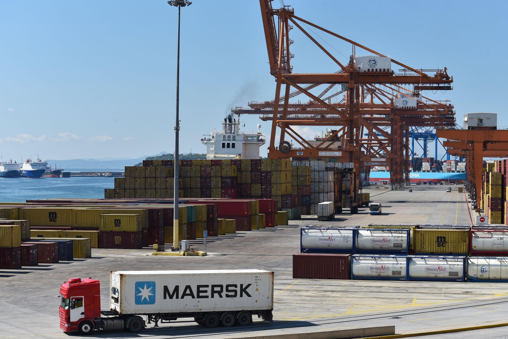 Port w Pireusie należący do chińskiego COSCO 