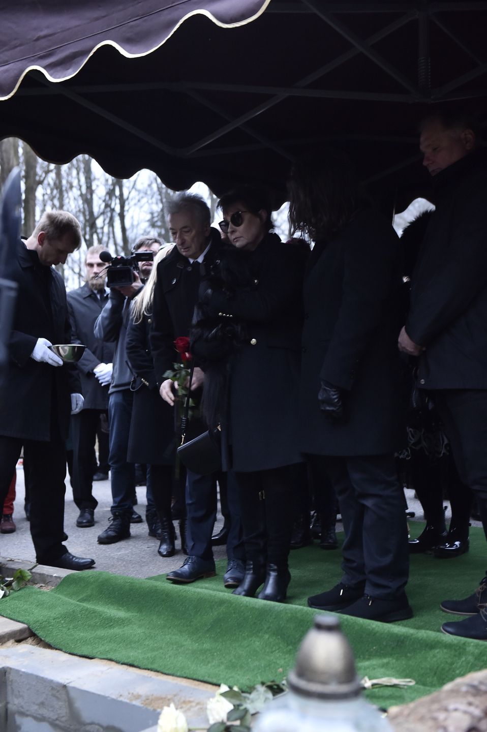 Justyna Sieńczyłło z pupilem na pogrzebie Emiliana Kamińskiego