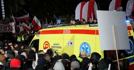 "Coś się stało. Pogotowie". Zamieszanie na Proteście Wolnych Polaków