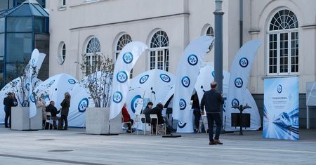 Przed budynkiem Dworca PKP w Lublinie stanęła Strefa Zdrowia PZU. Bezpłatne badania i konsultacje dla mieszkańców