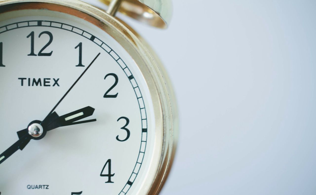 Zmiana czasu na letni już za chwilę. Jak przestawić zegarek w marcu 2023?